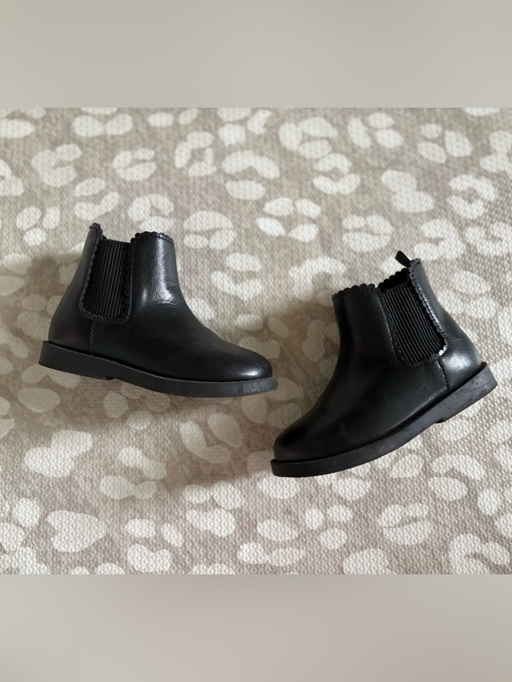 Old Navy toddler 9 booties